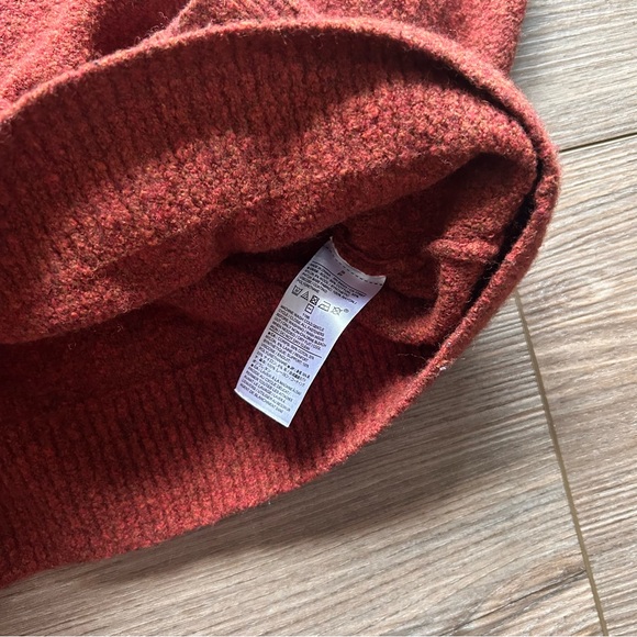 Banana Republic | Quarter-Zip Wool Blend Sweater in Burnt Orange (XS/Small) - Picture 4 of 13